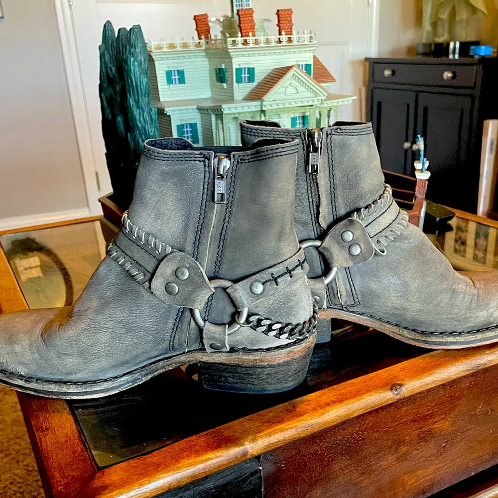 FREE PEOPLE Stony Desert Chain Harness Boots. Brown / Gray Size 38